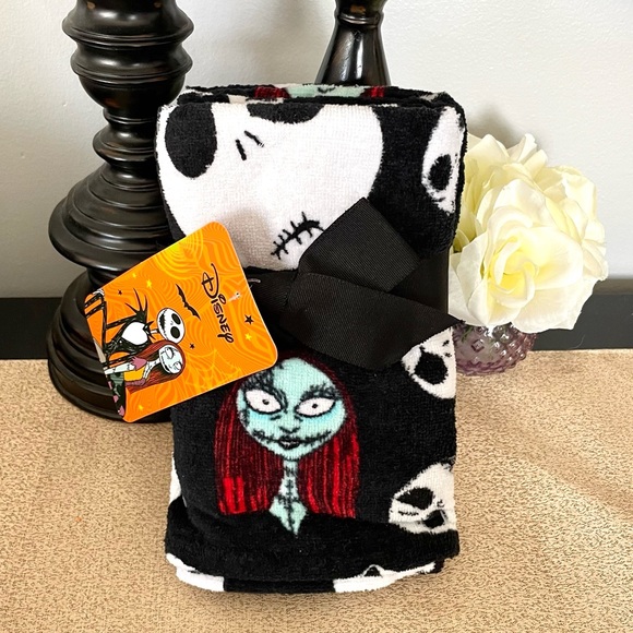 NWT Set of 2 JACK SKELLINGTON/SALLY The Nightmare Before Christmas Hand Towels - Picture 2 of 5